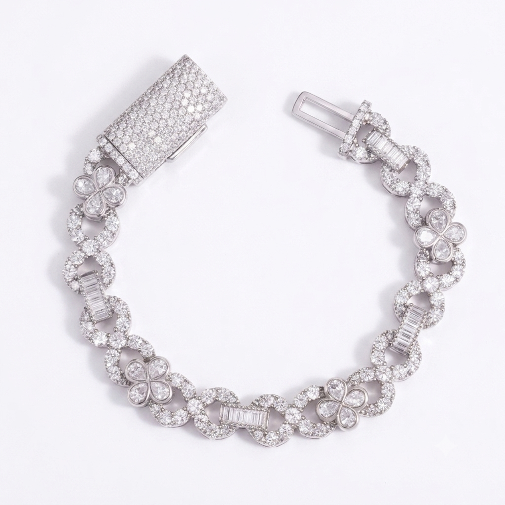 Diamond Clover Link Bracelet in 14K Gold